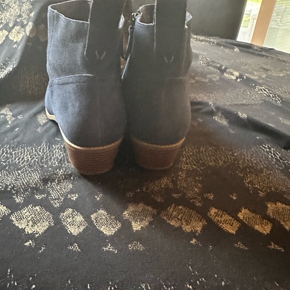 Vionic boots - Picture 3 of 5